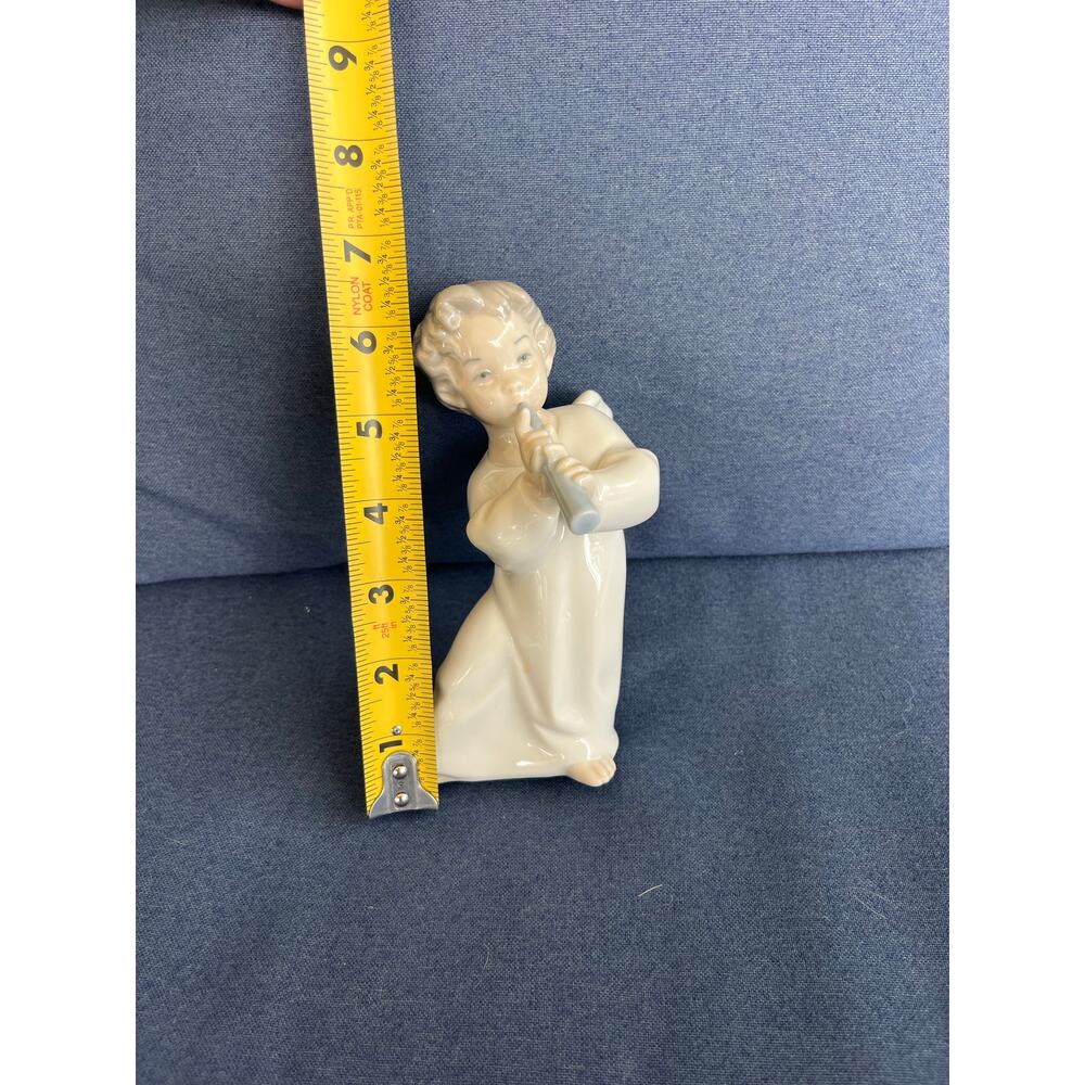 Lladro 4540 "Angel with Flute" Young Angel/Cherub Playing a Horn - No Box - Picture 5 of 5